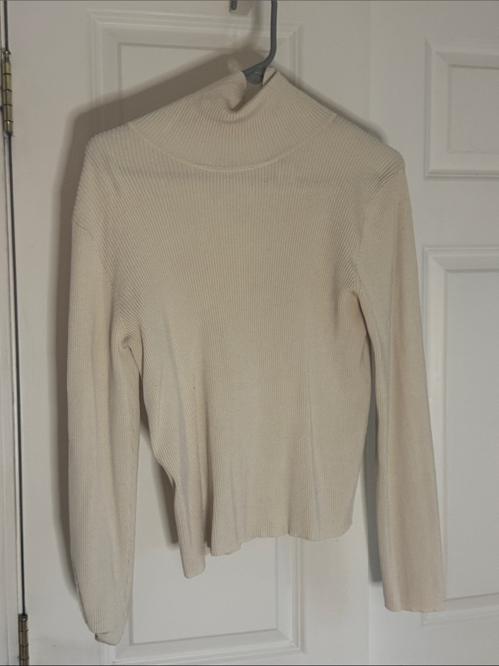Liz Claiborne Cream Ribbed Turtleneck Sweater
